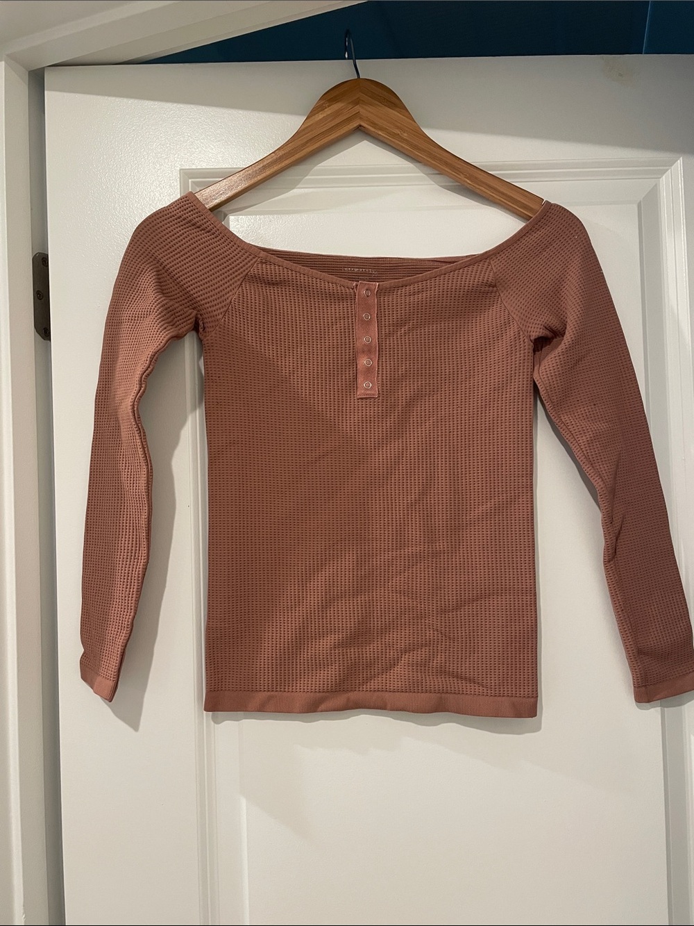 Intimately free people Ribbed Off-Shoulder Henley Top - Dusty Rose m/l